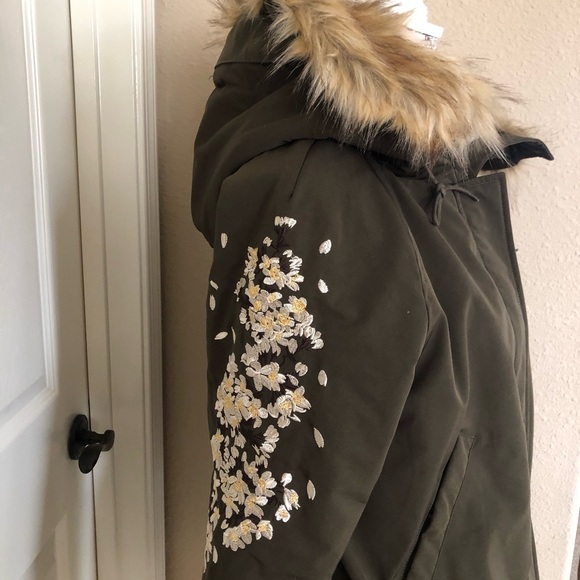 Sundance Olive Green Hooded Jacket with embroidered arm detail in Large. NWOT - Picture 3 of 14